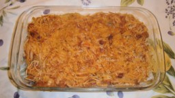 Recepta de cuina de Tallarins gratinats al forn amb pernil salat